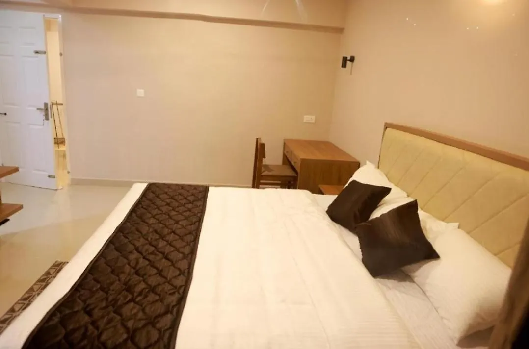 Lavender Airport Suits Nedumbassery